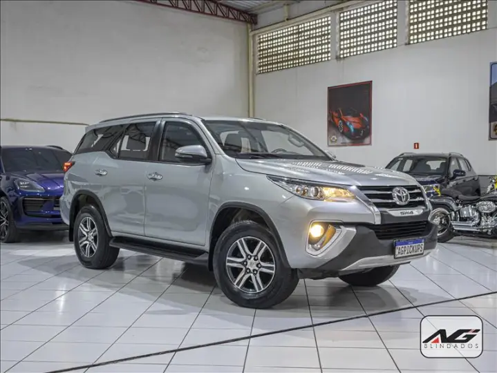 HILUX SW4 2.7 SRV 7 Lugares 4X2 16V