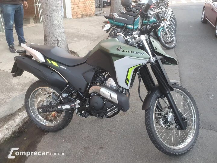 XTZ 250 LANDER CONNECTED