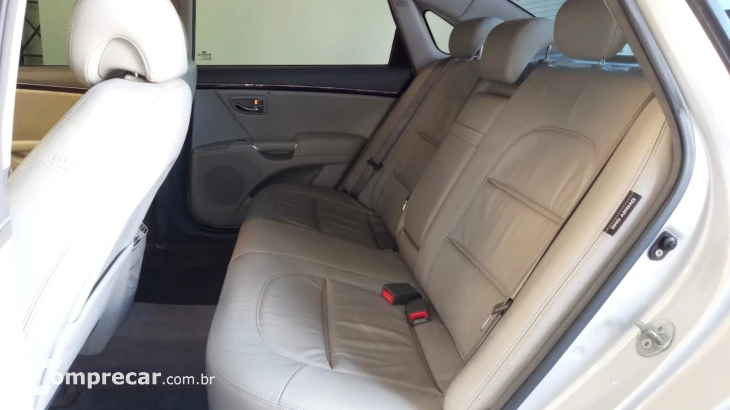 AZERA 3.3 MPFI GLS Sedan V6 24V