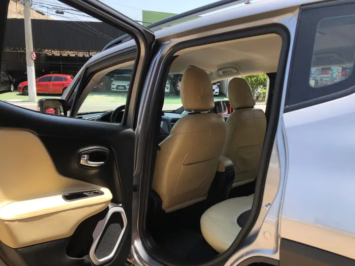 Renegade 1.8 16V Flex 4P Automático