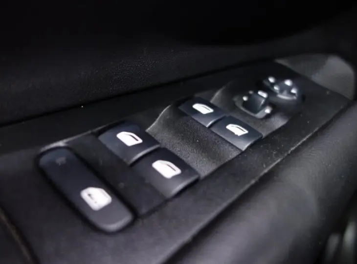 C4 CACTUS - 1.6 THP SHINE PACK EAT6