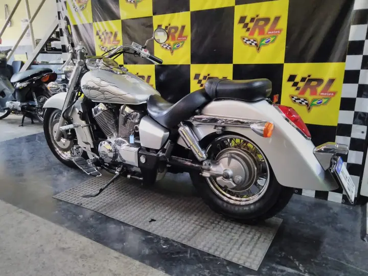 SHADOW 750
