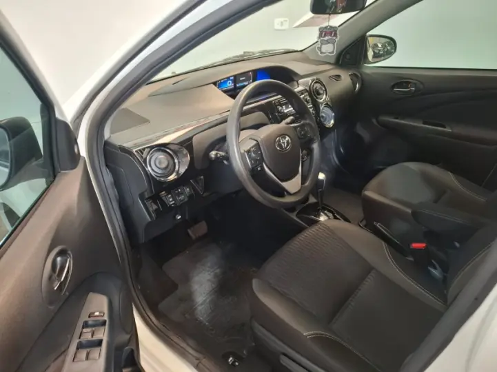 ETIOS 1.5 X Plus Sedan 16V