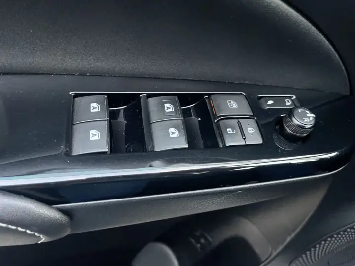 Yaris Sedan 1.5 16V 4P FLEX XS MULTIDRIVE AUTOMÁTICO CVT