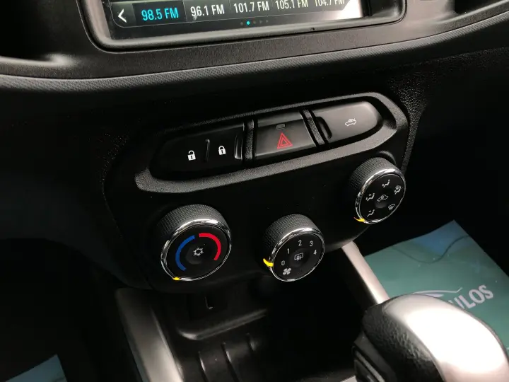 Onix 1.4 Mpfi Activ 8V Flex 4P Automático