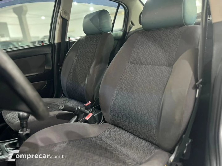 ASTRA 2.0 MPFI Advantage Sedan 8V