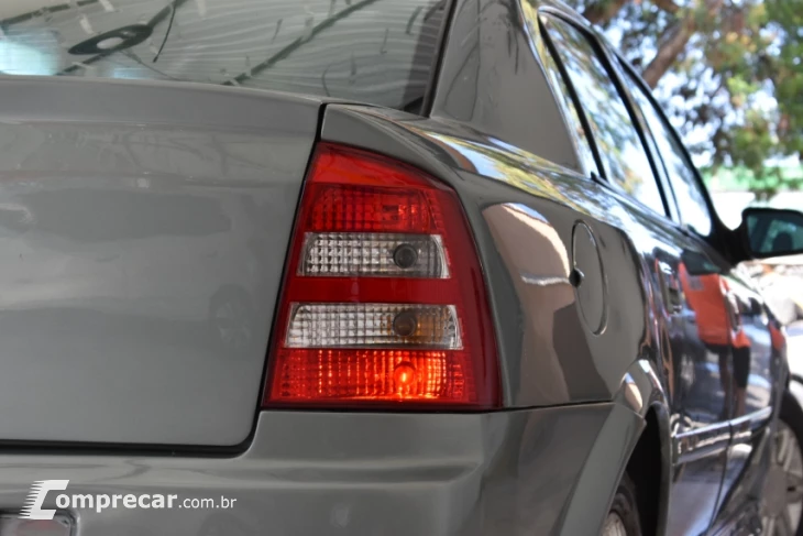 ASTRA 2.0 MPFI CD Sedan 8V