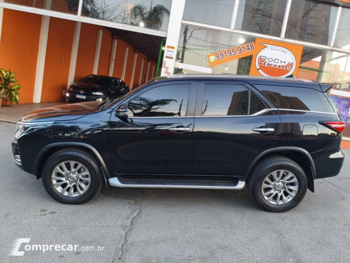 Hilux SW4 2.8 4P SRX 4X4 7 LUGARES TURBO DIESEL AUTOMÁTICO