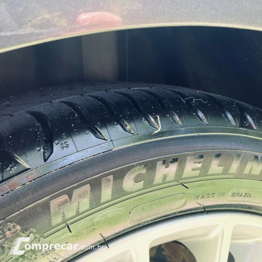 FOCUS 2.0 SE Fastback 16V