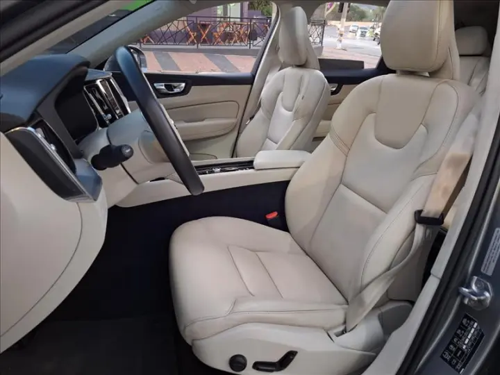 XC60 2.0 T8 Hybrid Momentum AWD Geartronic