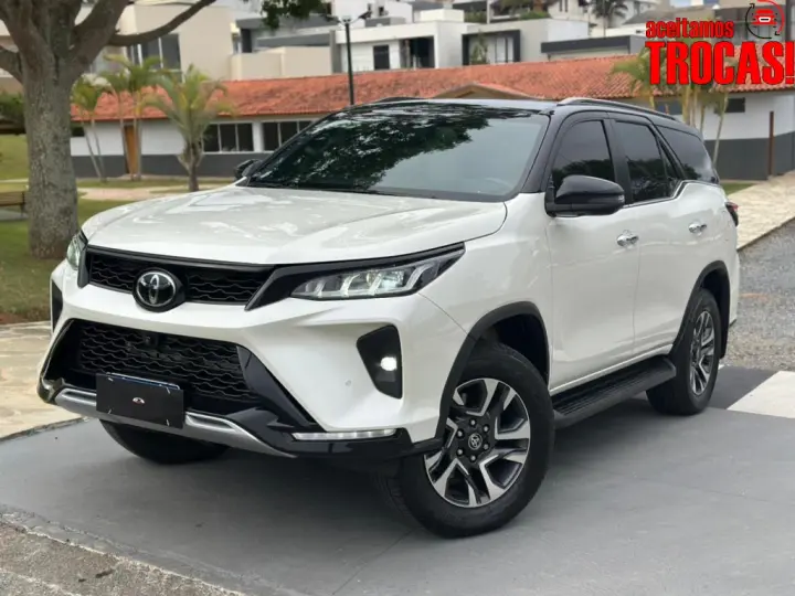 HILUX SW4 2.8 D-4D TURBO DIESEL DIAMOND 7L 4X4 AUTOMÁTICO