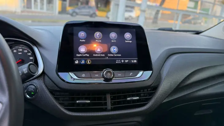 ONIX SEDAN Plus LT 1.0 12V Flex 4p Mec.