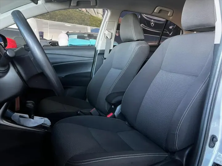 YARIS 1.5 16V FLEX SEDAN XL LIVE MULTIDRIVE