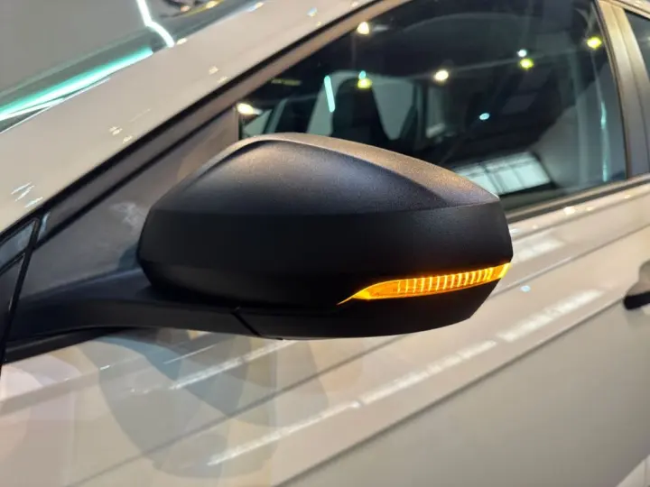 Polo Track 1.0 Flex 12V 5p