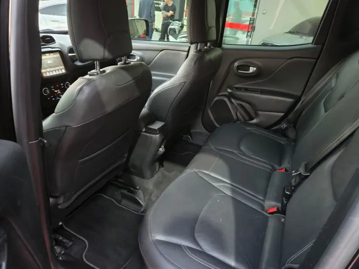 Renegade Longitude 1.8 4x2 Flex 16V Aut.