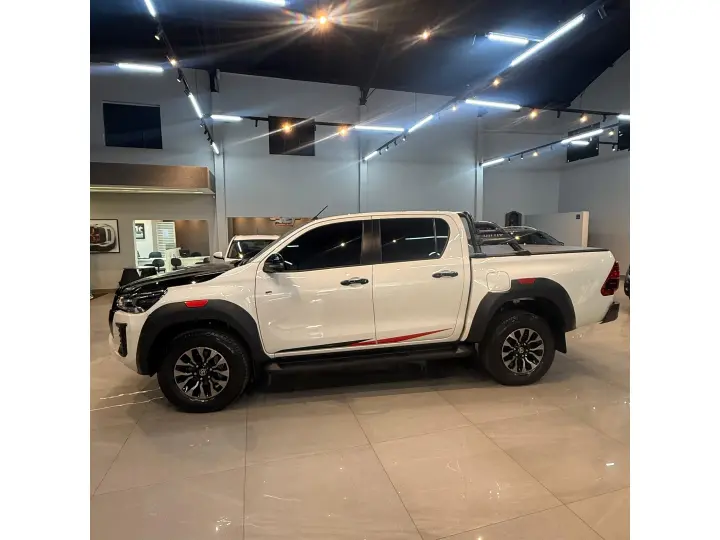 HILUX 2.8 D-4D TURBO DIESEL CD GR-S 4X4 AUTOMÁTICO