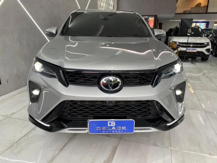 Hilux SW4 SRX Plat. 4x4 2.8 TB Die. Aut.