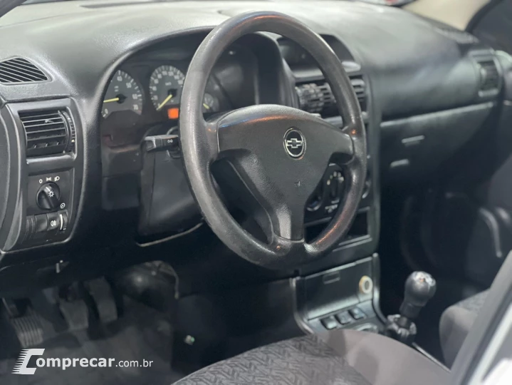 ASTRA 2.0 MPFI Advantage Sedan 8V