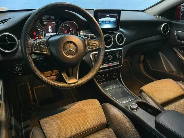 CLA 180 - 1.6 CGI 7G-DCT