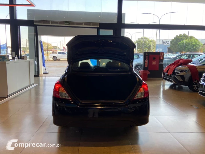 Versa Sedan 1.6 16V 4P FLEX S