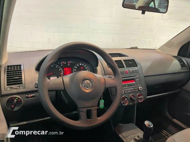 POLO SEDAN - 1.6 MI COMFORTLINE 8V 4P MANUAL