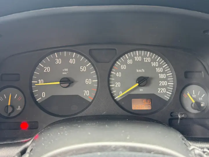 ASTRA 2.0 MPFI Advantage 8V