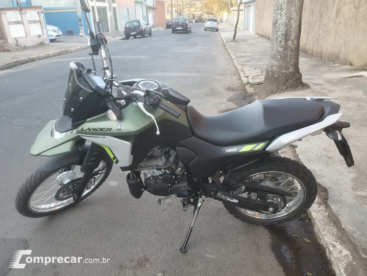 XTZ 250 LANDER CONNECTED