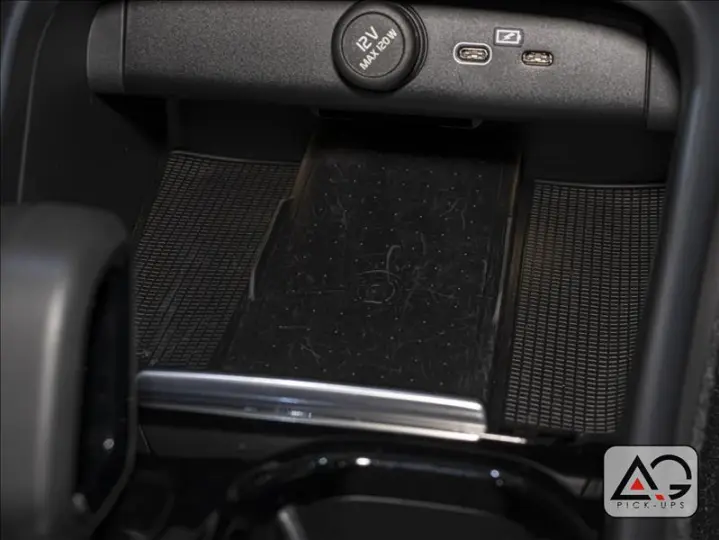 C40 P8 Recharge Pure Electric AWD