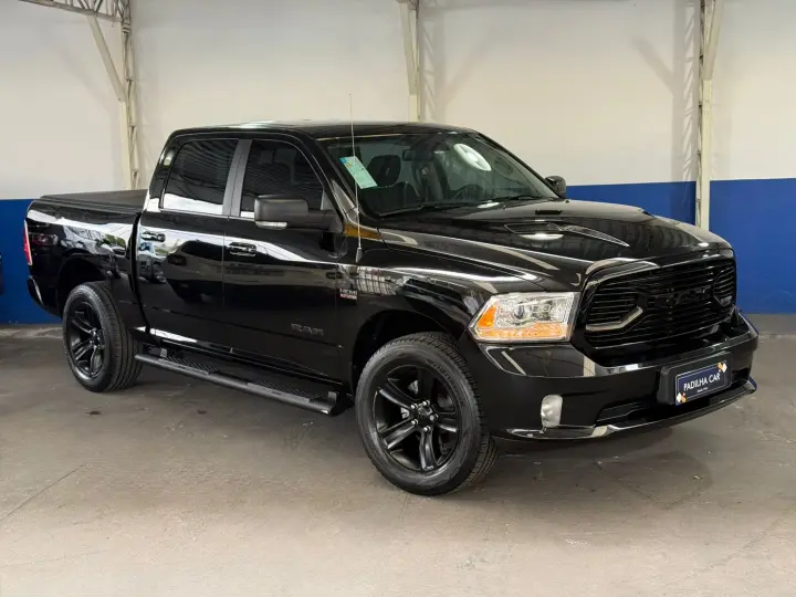 CLASSIC LARAMIE NIGHT ED. 5.7 4X4 Aut.