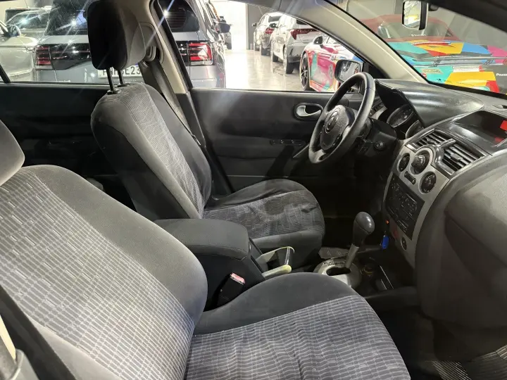 MEGANE 2.0 DYNAMIQUE SEDAN 16V GASOLINA 4P AUTOMÁTICO