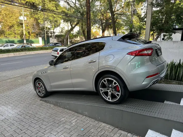 LEVANTE 3.0 V6 Turbo S Q4