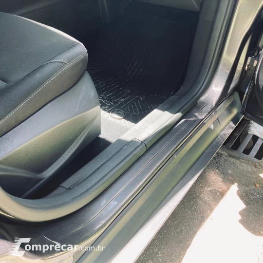 FOCUS 2.0 SE Fastback 16V