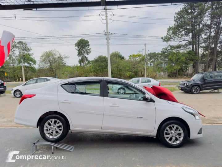 Versa Sedan 1.6 16V 4P FLEX SV