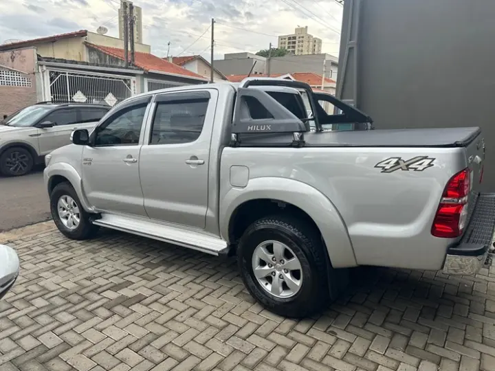 HILUX