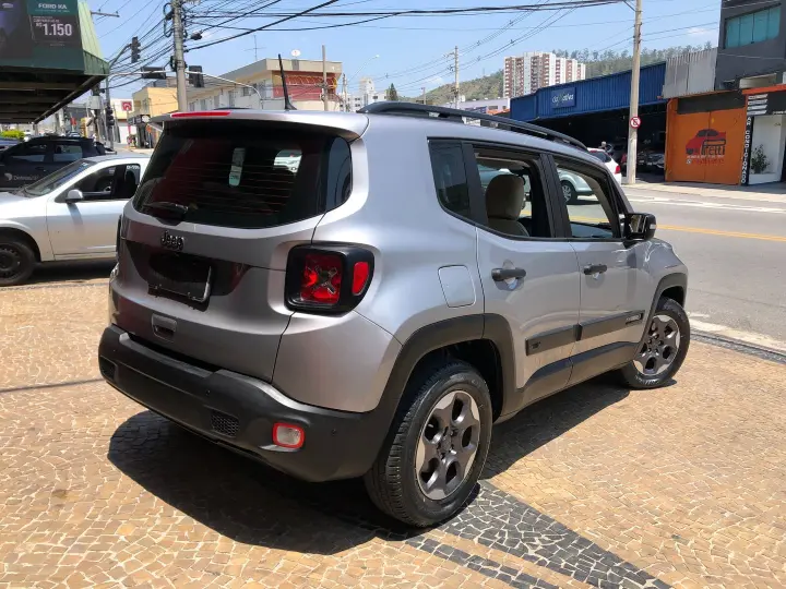 Renegade 1.8 16V Flex 4P Automático
