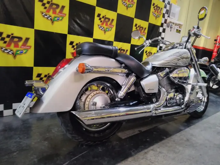 SHADOW 750