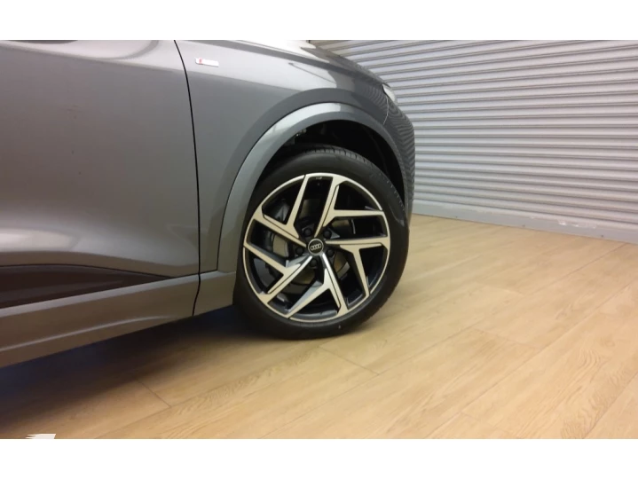 Q6 E-tron 100  KW ELÉTRICO PERFORMANCE BLACK QUATTRO