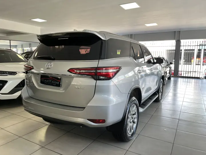 HILUX SW4 2.8 D-4d Turbo SRX 7L 4X4