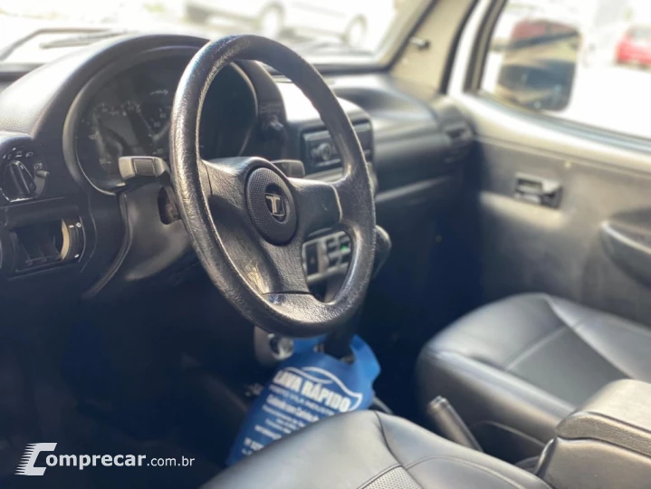 T-4 4x4 3.0 TB Int. Cap. Rígida Diesel