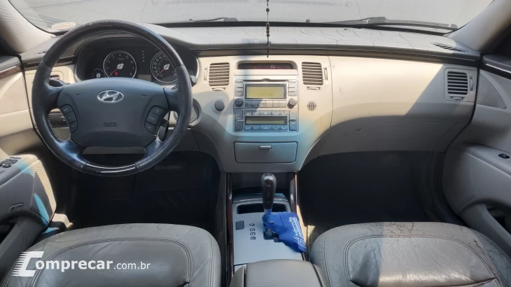 AZERA 3.3 MPFI GLS Sedan V6 24V