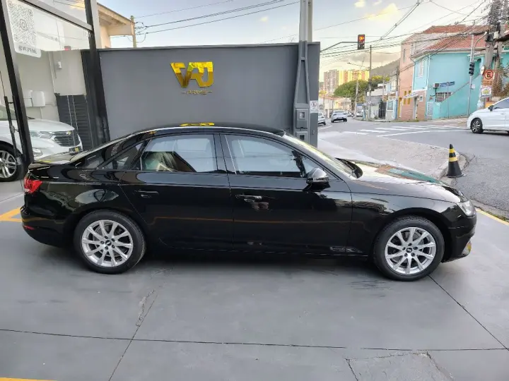 A4 Attraction 2.0 TFSI 190cv S tronic