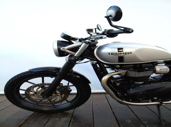 TRIUMPH STREET TWIN