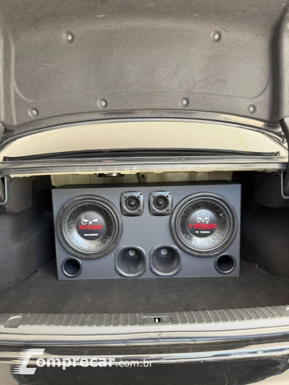 AZERA 3.3 MPFI GLS Sedan V6 24V