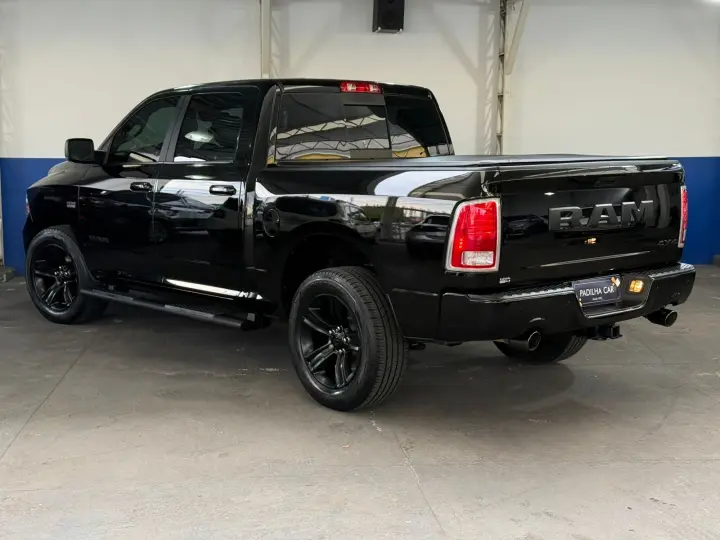 CLASSIC LARAMIE NIGHT ED. 5.7 4X4 Aut.