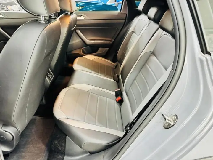 NIVUS HIGHLINE 1.0 200 TSI FLEX AUT.