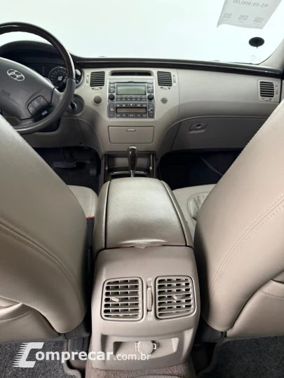 AZERA 3.3 MPFI GLS Sedan V6 24V