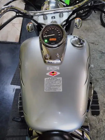 SHADOW 750