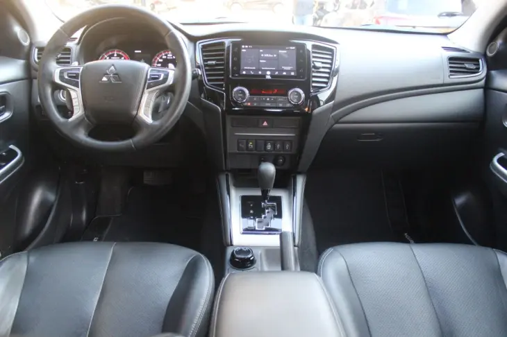 L 200 Triton 2.4 16V SPORT HPE-S 4X4 CABINE DUPLA TURBO DIES