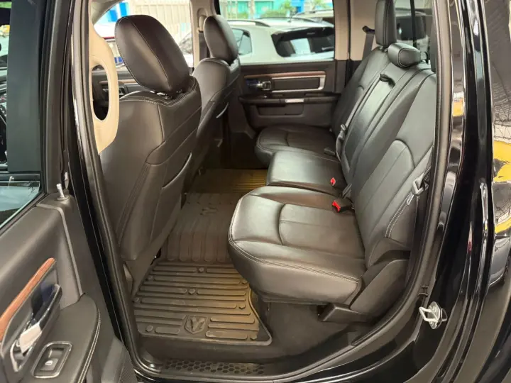 CLASSIC LARAMIE NIGHT ED. 5.7 4X4 Aut.