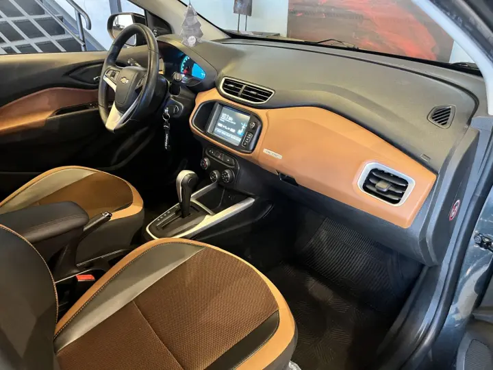 Onix Hatch 1.4 4P FLEX ACTIVE AUTOMÁTICO